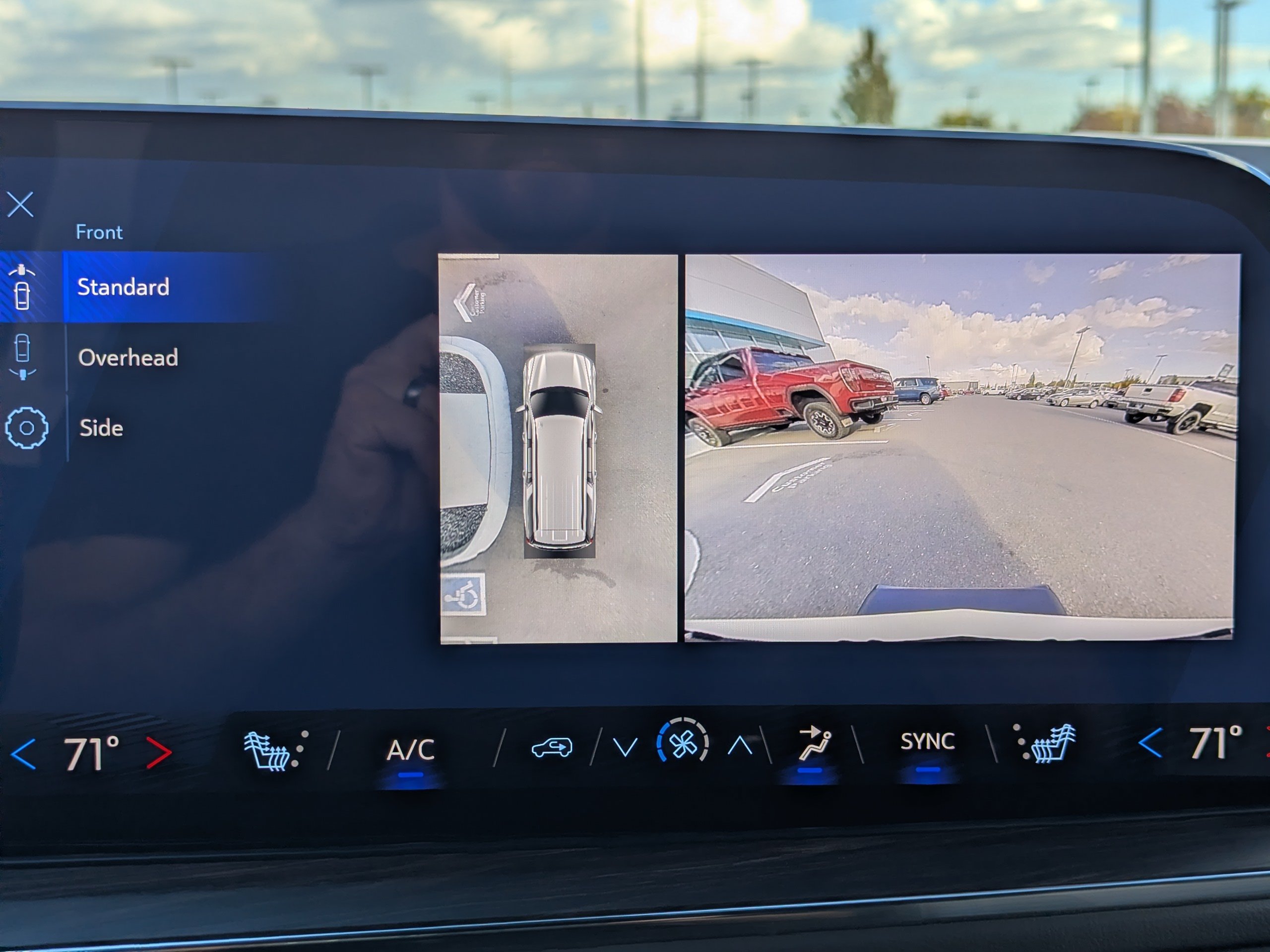 2025 Chevrolet Suburban Z71 - Photo 25