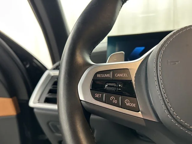 Used 2025 Black BMW xDrive40i image 9