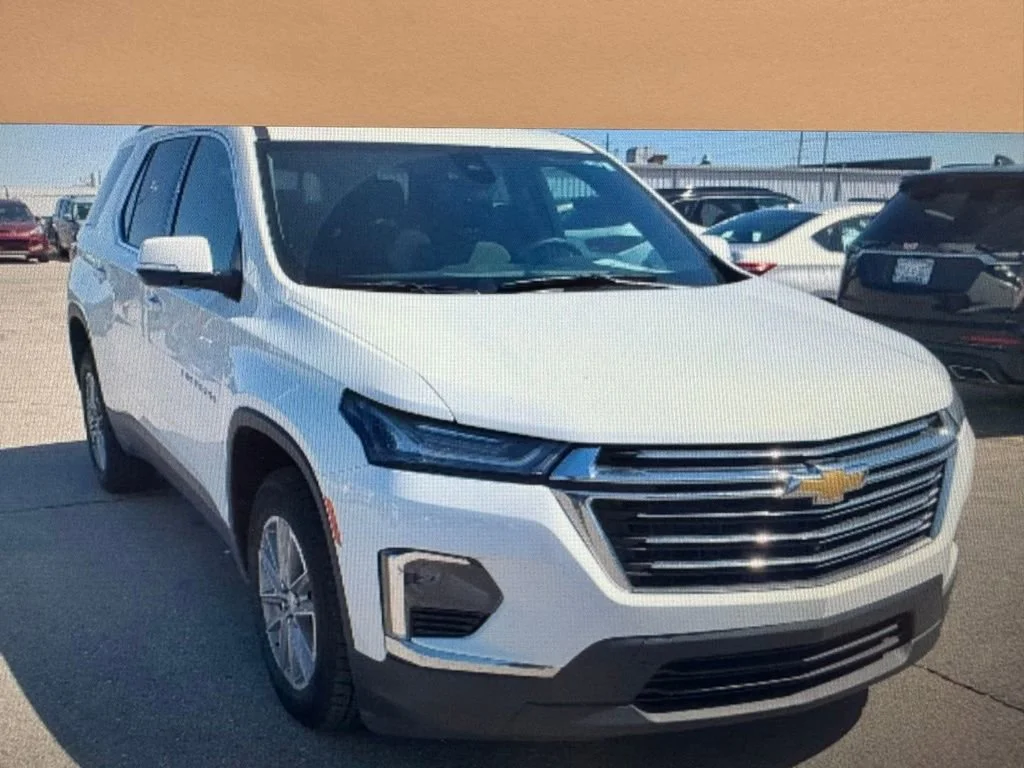 Used 2023 Summit White Chevrolet LT Cloth image 1