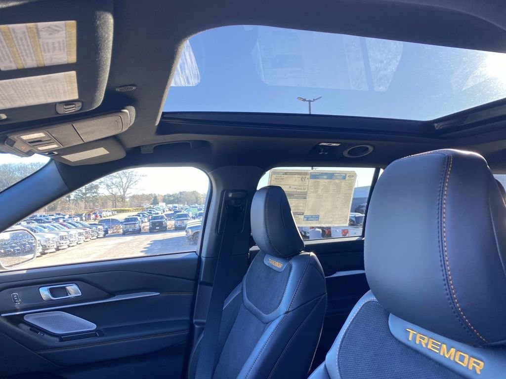 New 2026 Carbonized Gray Metallic Ford Tremor® image 15