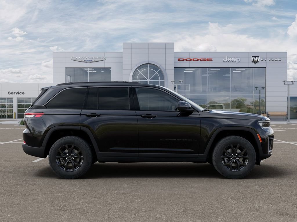 New 2026 Diamond Black Crystal Pearl-Coat Exterior Paint Jeep Altitude image 21