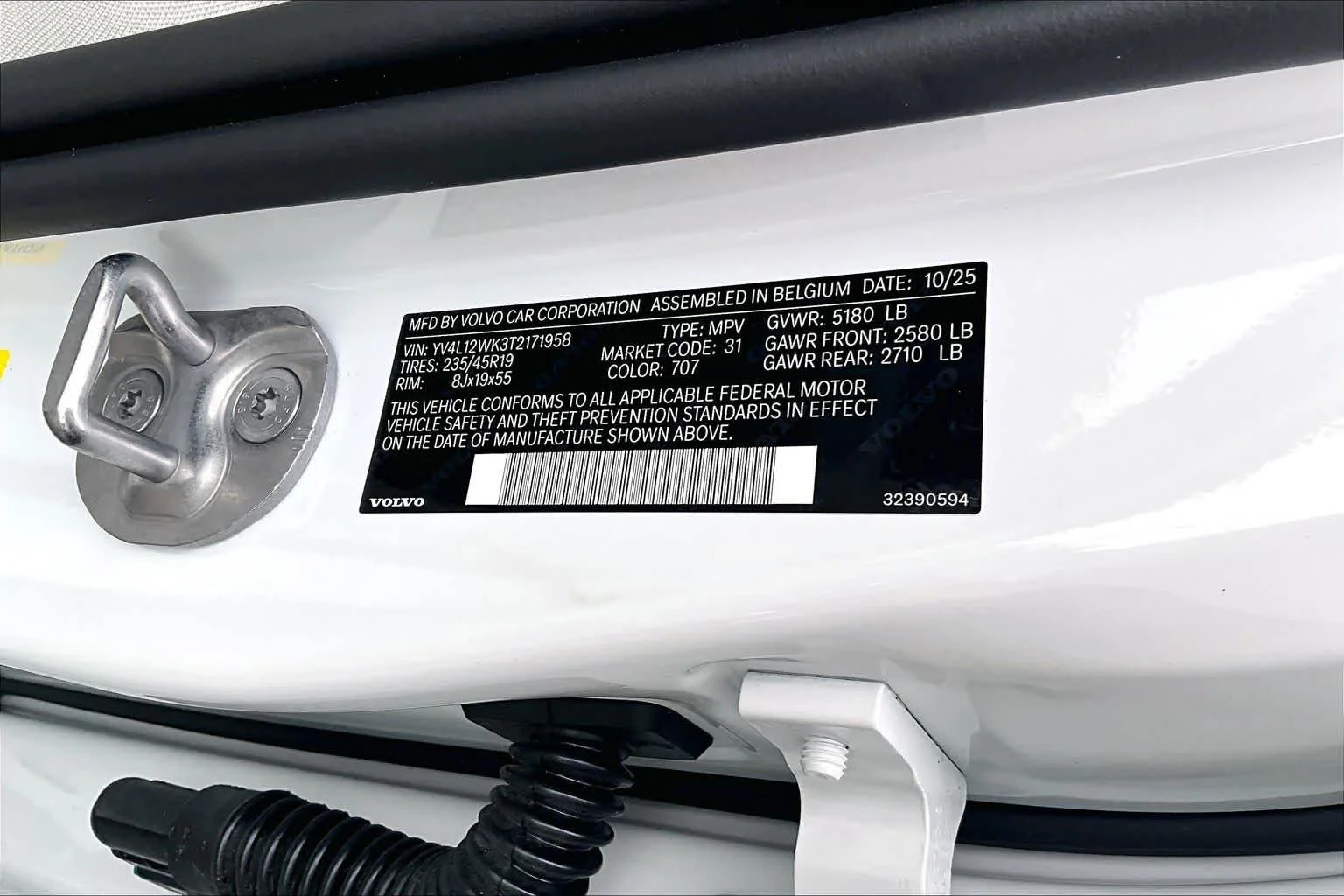 New 2026 Crystal White Volvo Plus image 12
