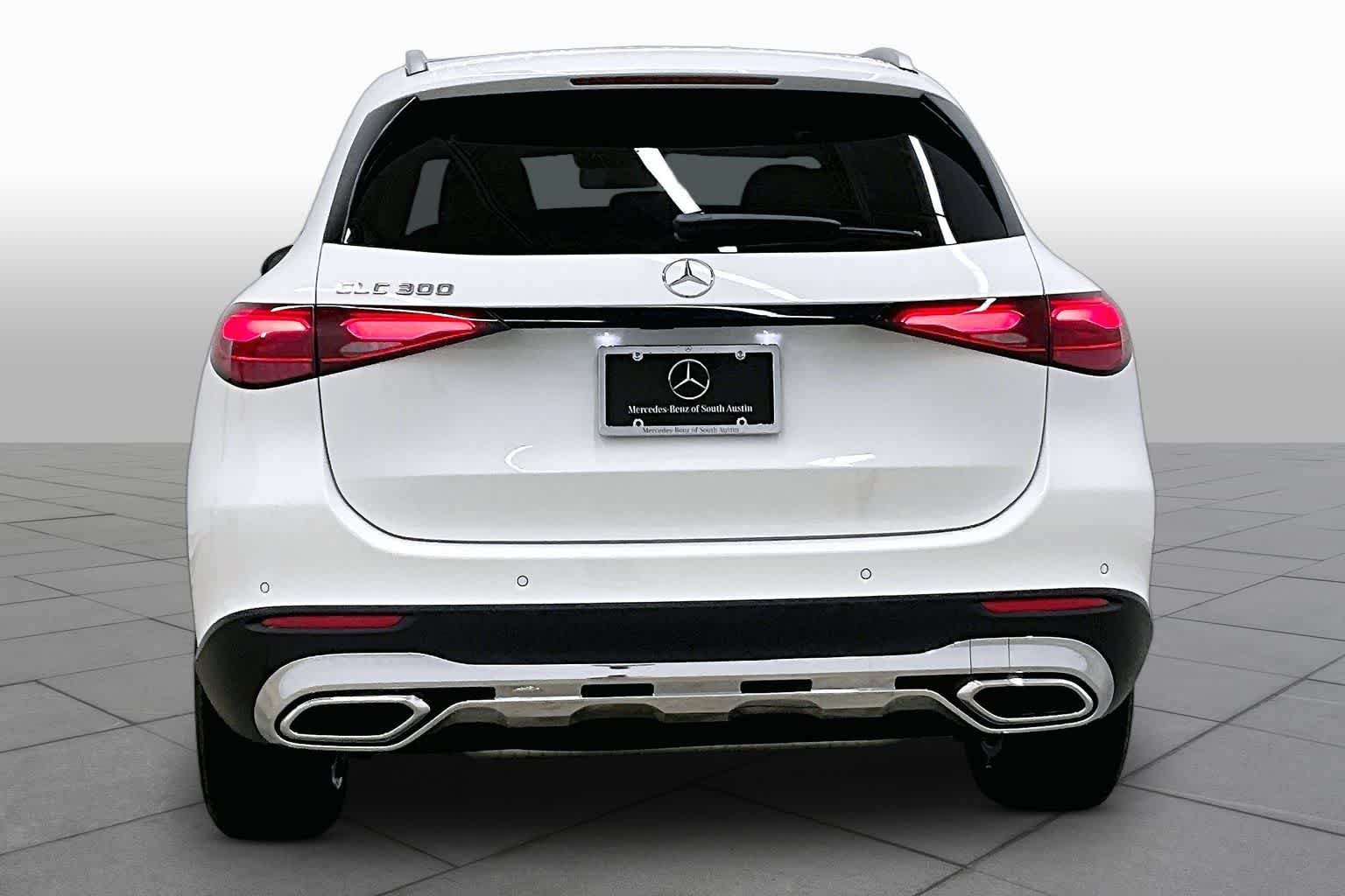 New 2026 Polar White Mercedes-Benz GLC 300 image 4