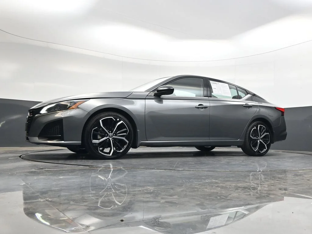 Used 2025 Gray Nissan 2.5 SR image 45