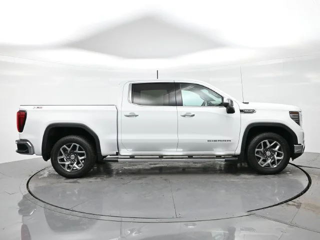 Used 2023 SUMMIT WHITE GMC SLT image 8
