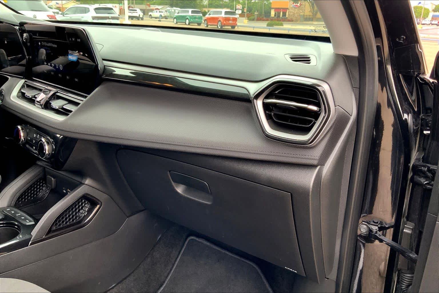 Used 2025 Mosaic Black Metallic Chevrolet LT image 19