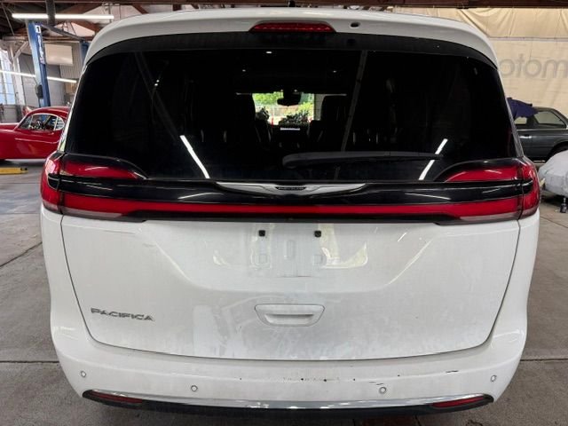 Used 2024 White Chrysler Touring L image 3