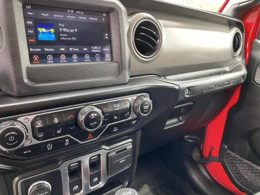 Used 2022 Red Jeep Sport S image 31
