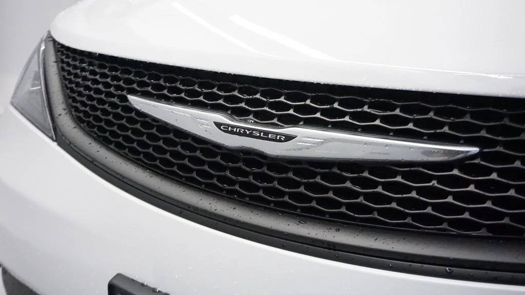 New 2026 Bright White Clear-Coat Exterior Paint Chrysler LX image 17