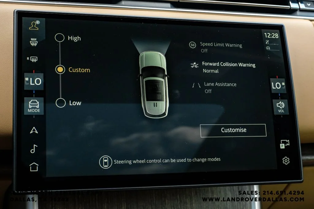 New 2026 Fuji White Land Rover SE image 32