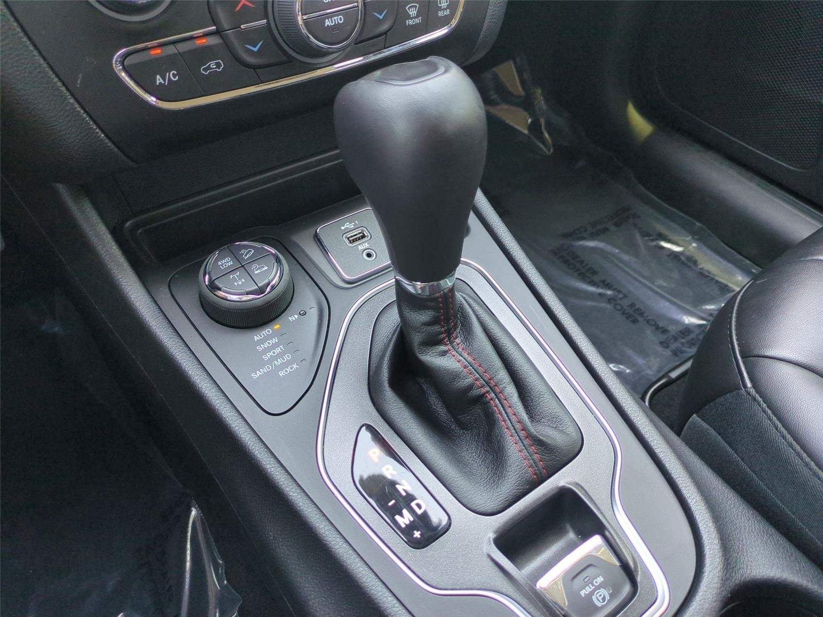 Used 2022 Diamond Black Crystal Pearlcoat Jeep Trailhawk image 28