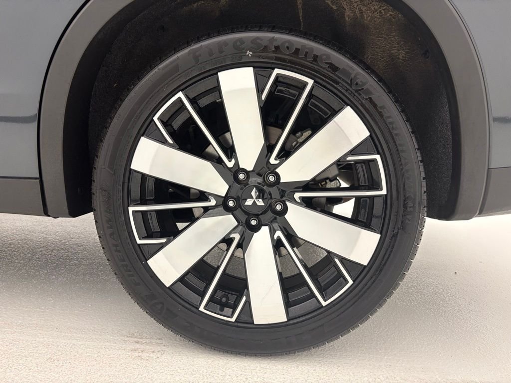 Used 2025 Gray Mitsubishi SE image 22