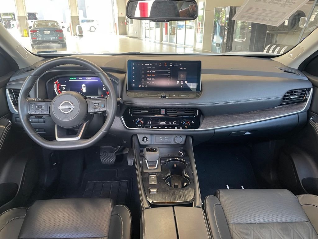 Used 2024 White Nissan Platinum image 13