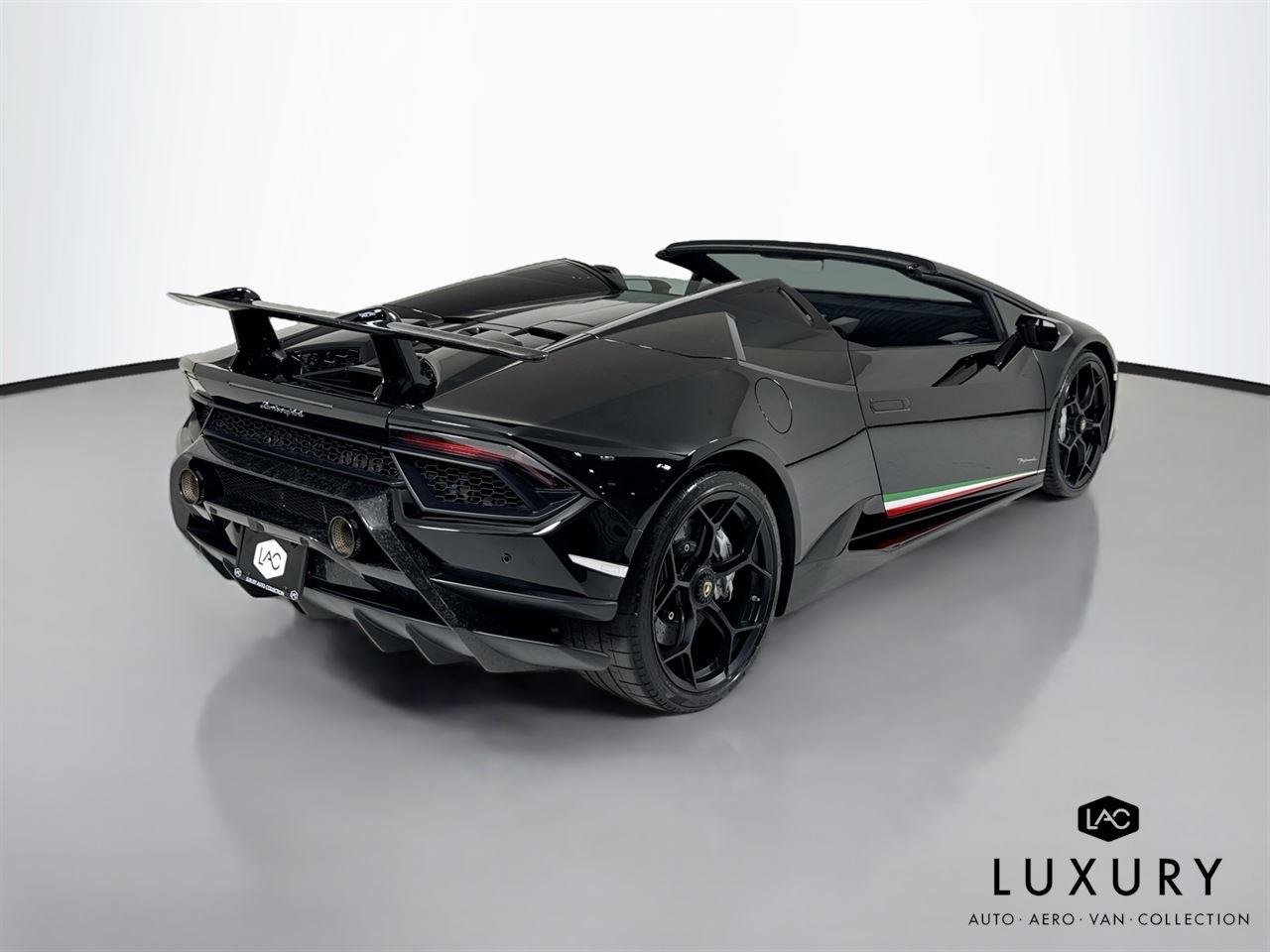 Used 2018 Nero Noctis Lamborghini Performante Spyder | Carbon Buckets | Branding Pkg image 6
