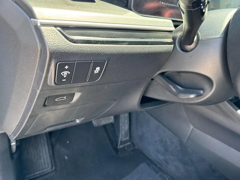 Used 2025 Wolf Gray Kia GT-Line Auto FWD image 14
