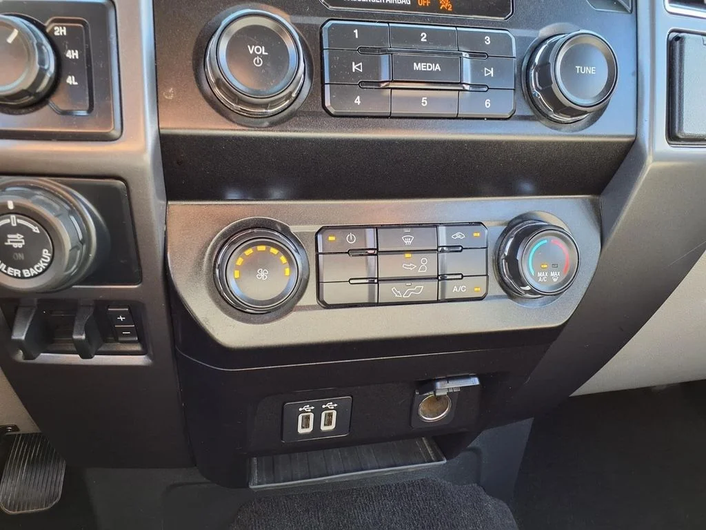 Used 2020 Silver Ford XLT image 11