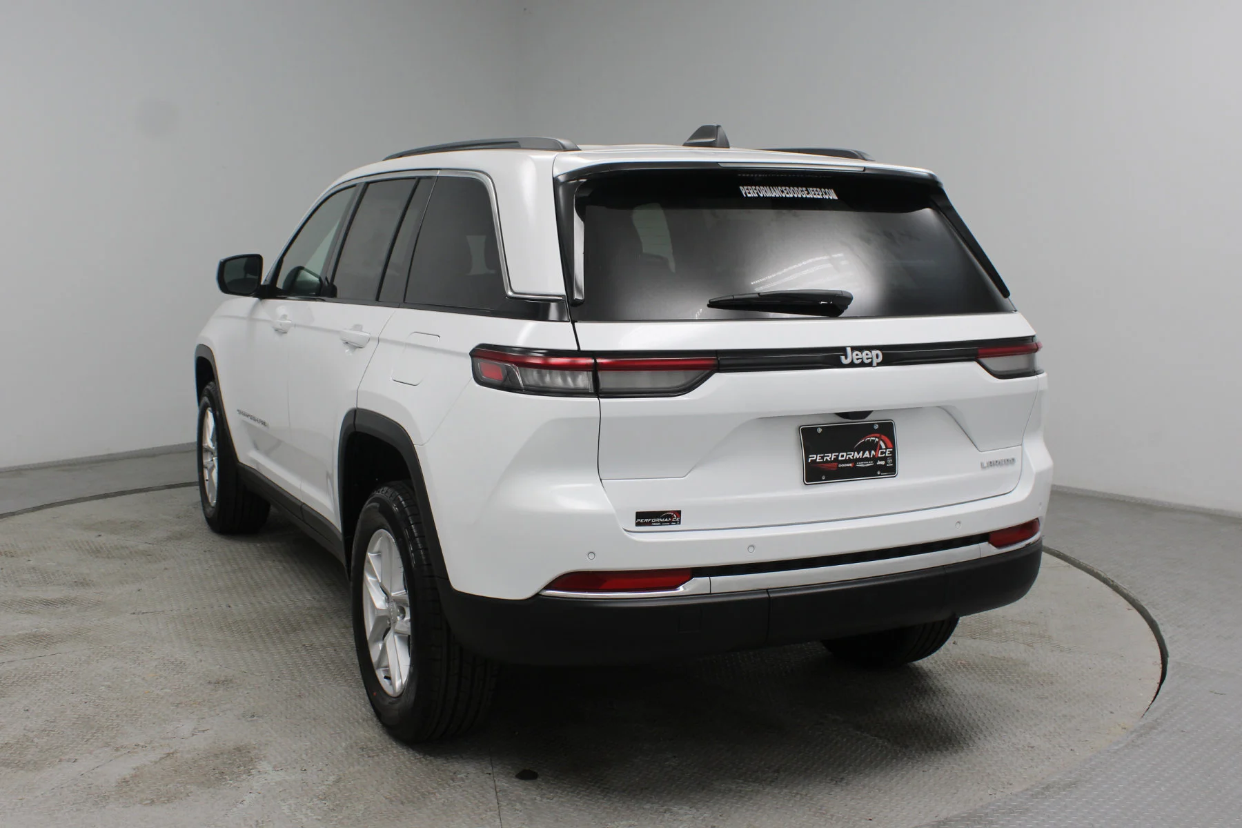 New 2025 Bright White Clear-Coat Exterior Paint Jeep Laredo  x 4x2 image 24