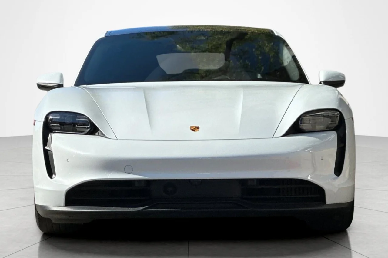 Used 2023 White Porsche Base image 8