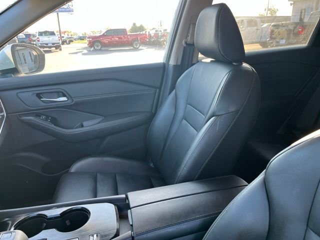 Used 2024 White Nissan SL image 9