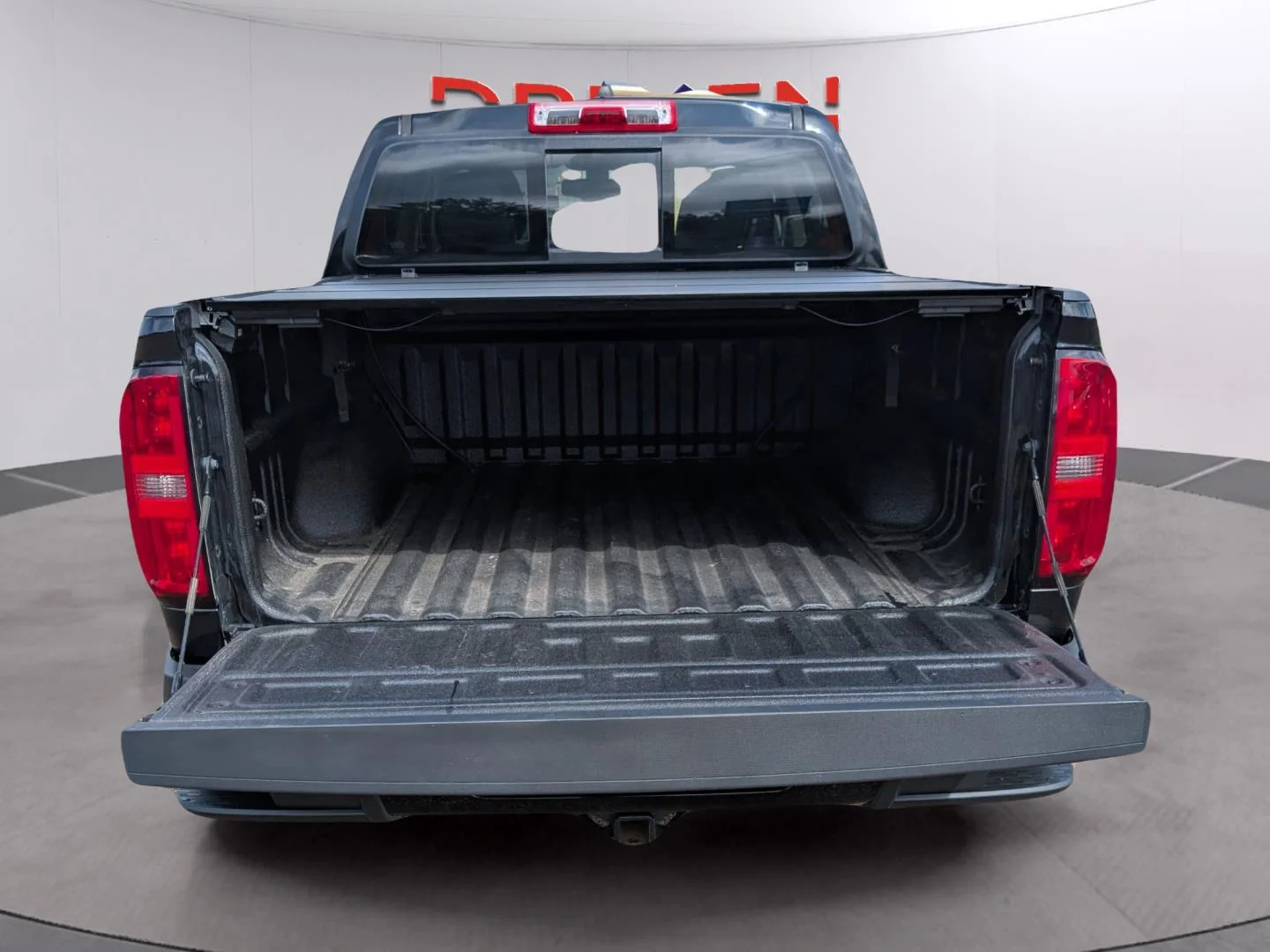 Used 2022 Black Chevrolet Z71 image 9