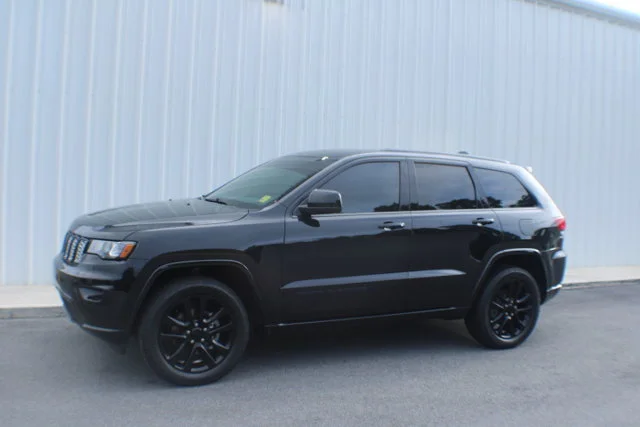 Used 2019 Diamond Black Crystal Pearlcoat Jeep Altitude image 4