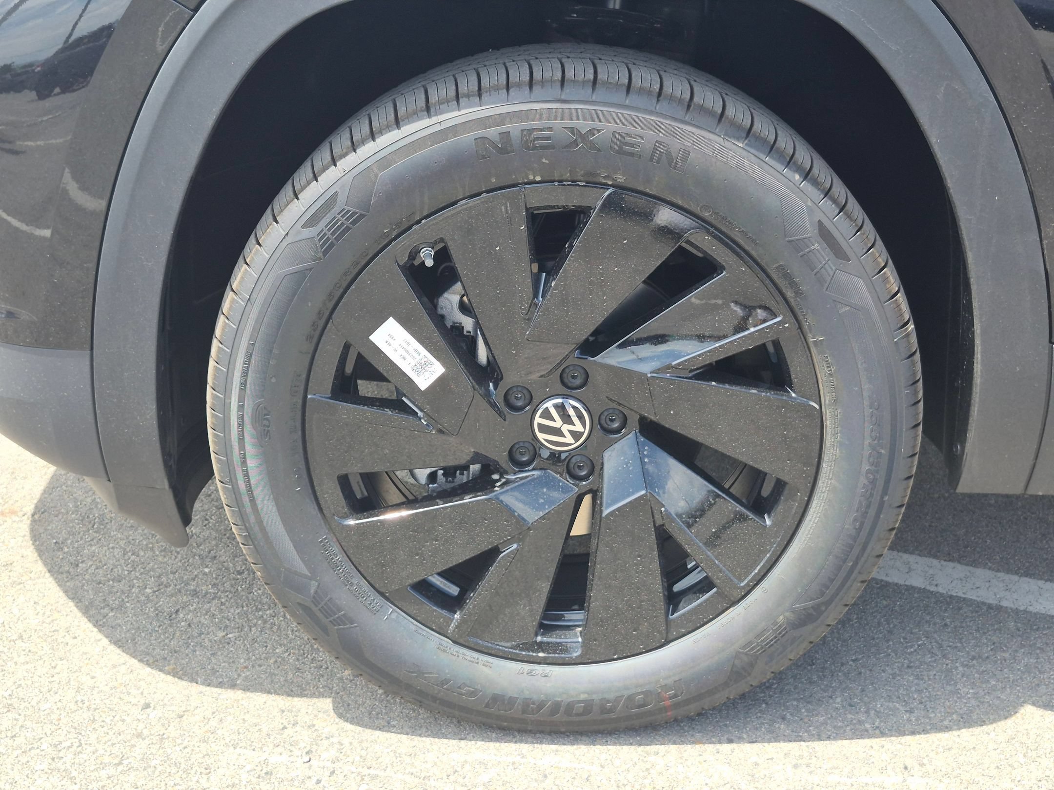 New 2026 Deep Black Pearl Volkswagen 2.0T SE w/Technology image 11