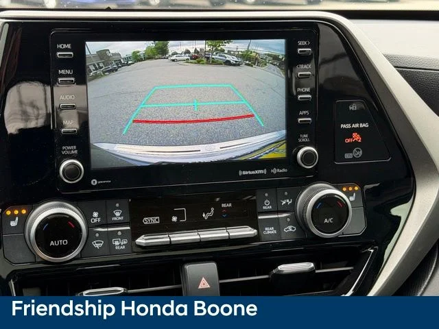 Used 2020 Silver Toyota XLE image 27