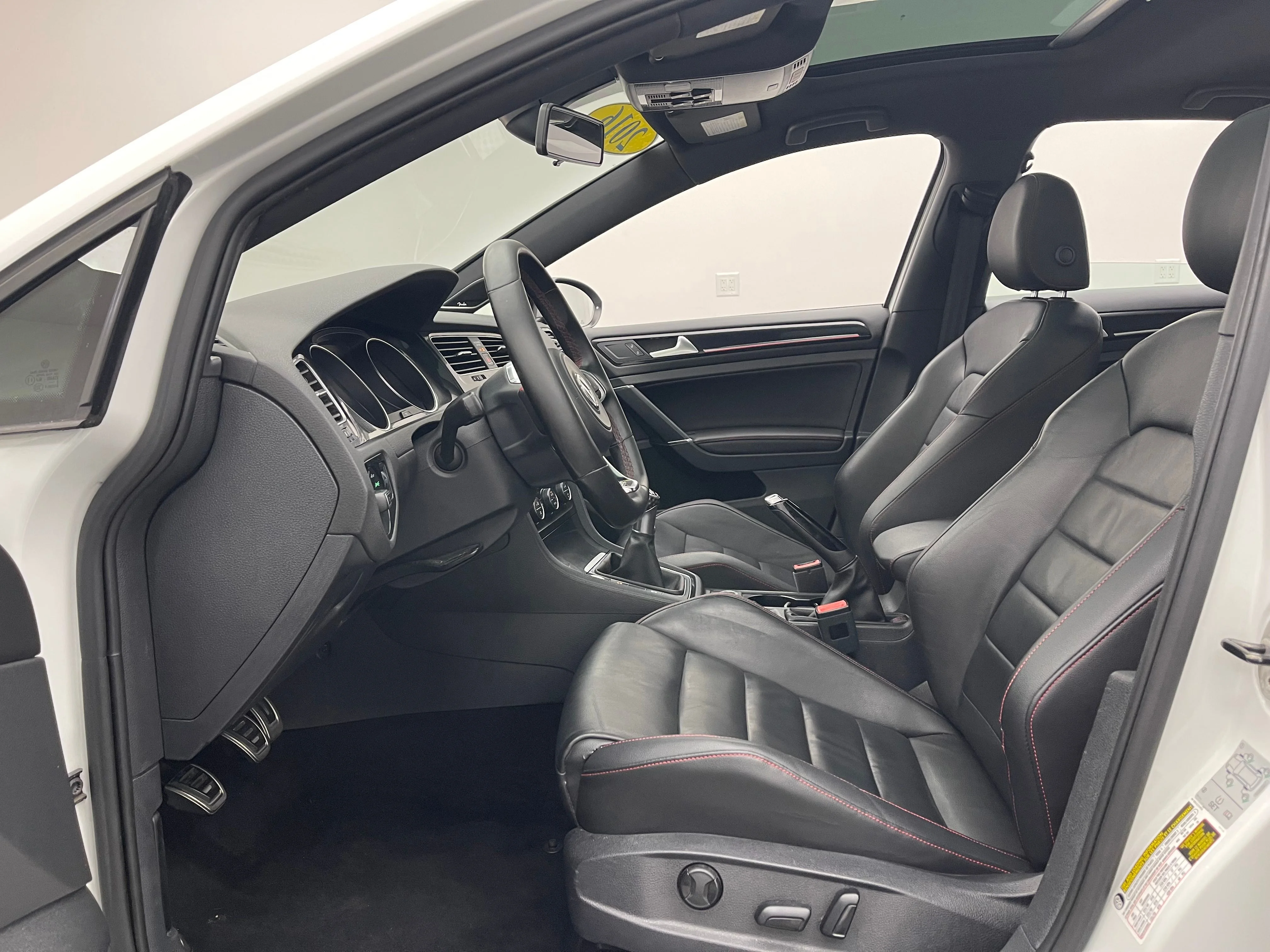 Used 2016 Pure White Volkswagen Autobahn image 17