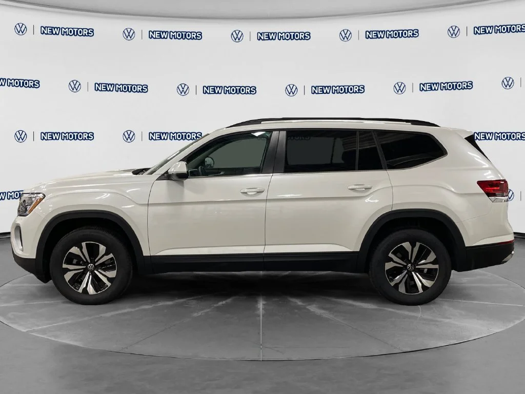 Used 2026  Volkswagen SE image 2