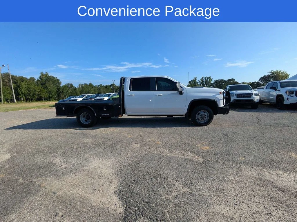 Used 2022 White Chevrolet LT image 3