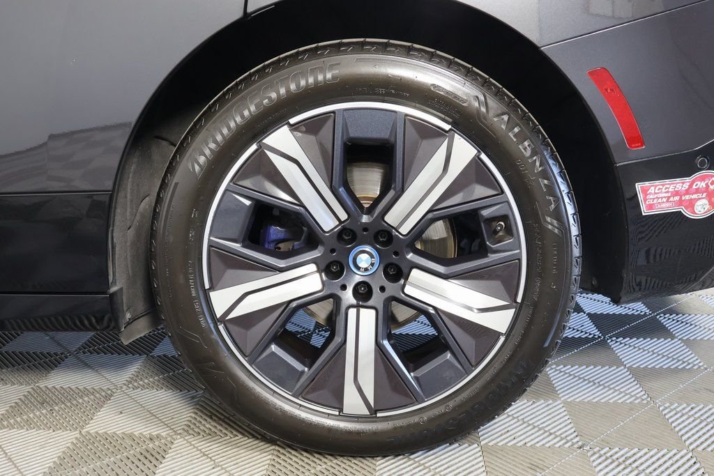 Used 2024 Dark Graphite BMW xDrive50 image 16