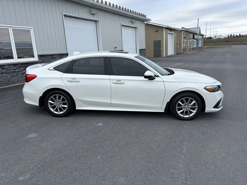 Used 2023 White Honda EX image 3