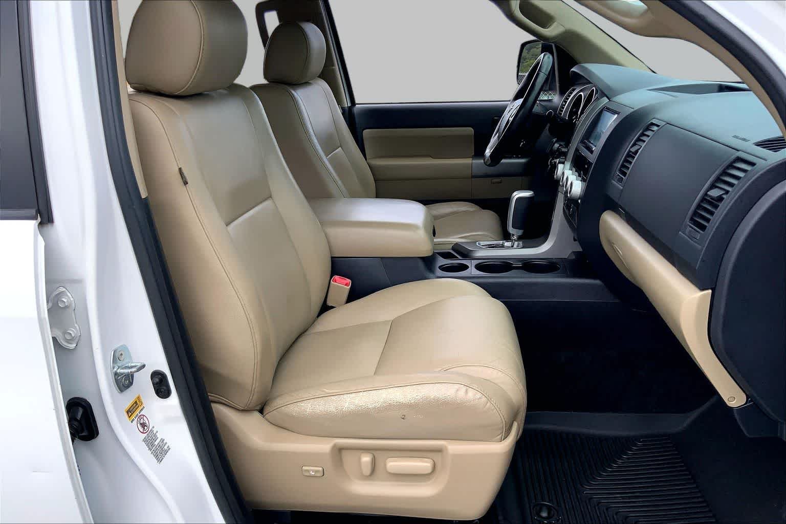 Used 2015 Super White Toyota SR5 image 9