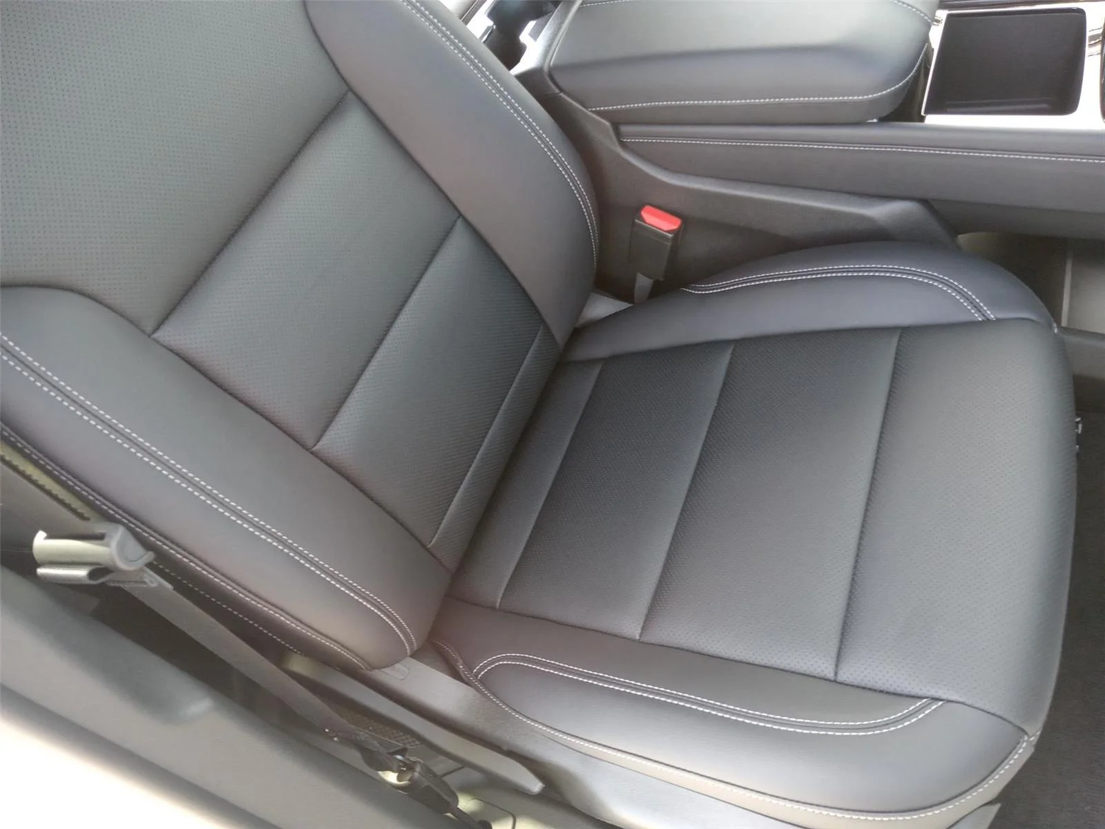 New 2026 Polar White Tricoat Chevrolet LT image 13