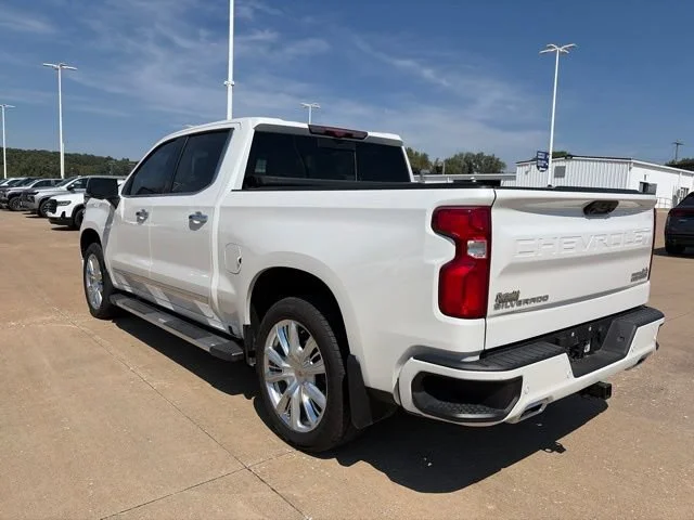 Used 2023 IRIDESCENT PEARL TRICOAT Chevrolet High Country image 6