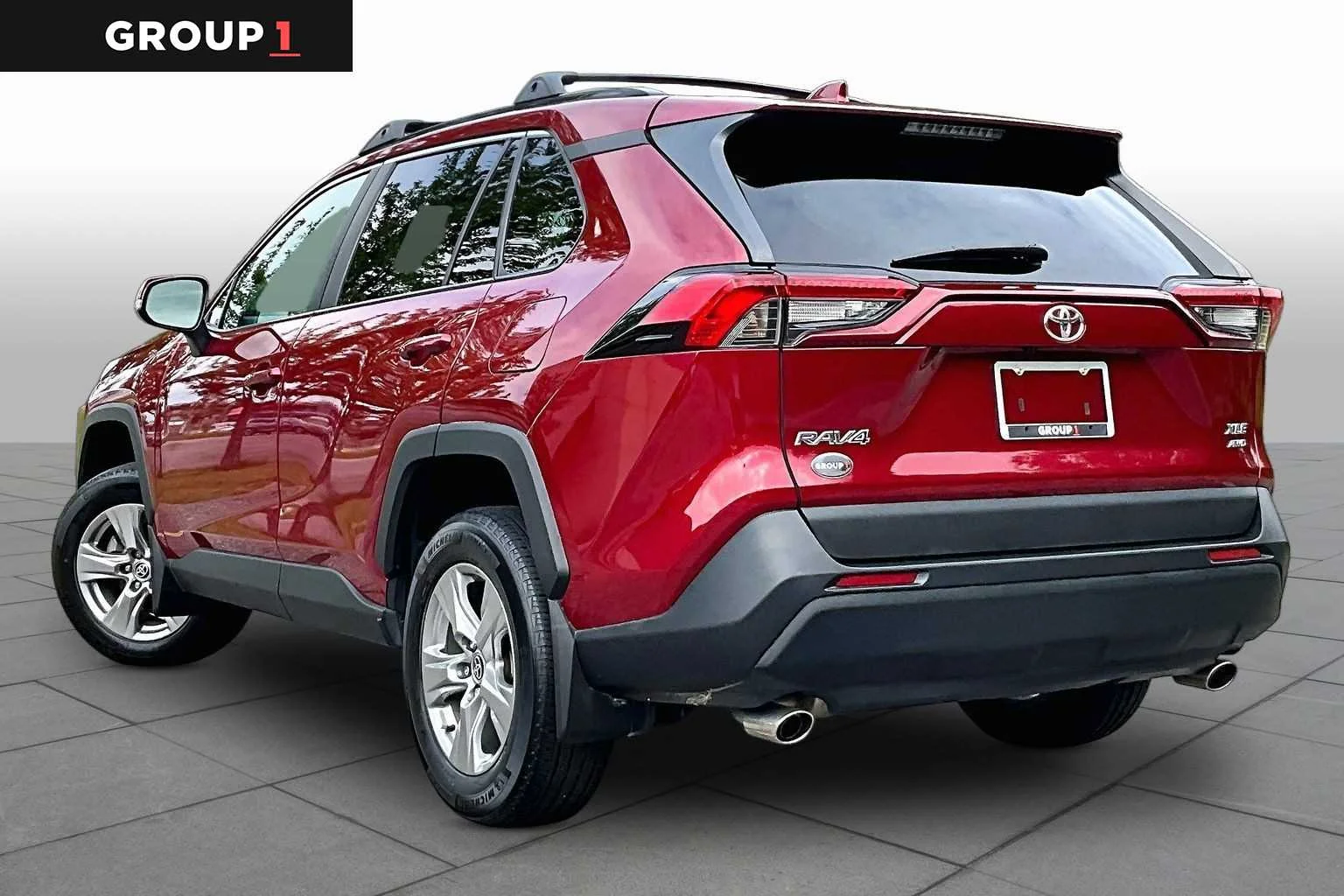Used 2022 Ruby Flare Pearl Toyota XLE image 12