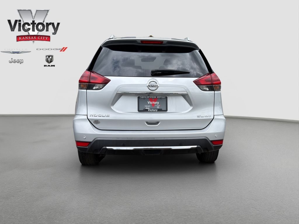 Used 2019 Silver Nissan SL image 6