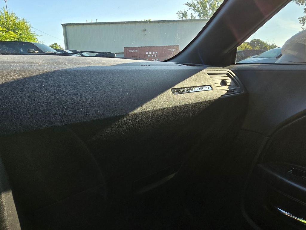 Used 2014 White Dodge R/T image 22