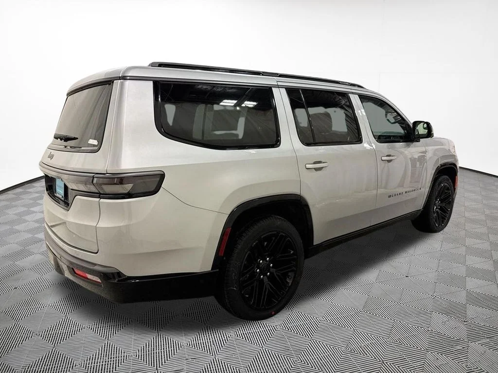 New 2026 Silver-Zynith Exterior Paint Jeep Reserve image 10