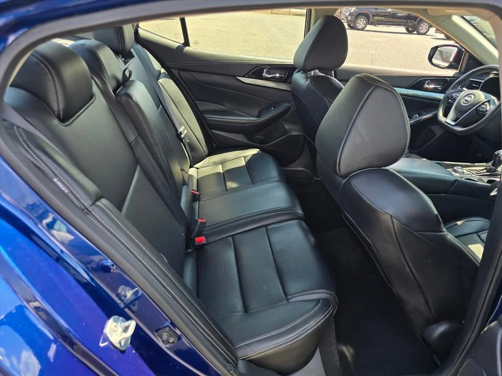 Used 2023 Blue Nissan SV image 12