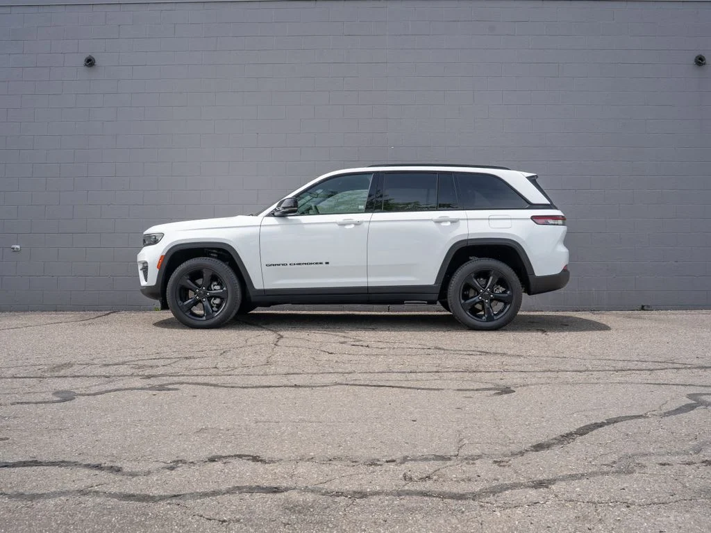 Used 2024 White Jeep Limited image 2