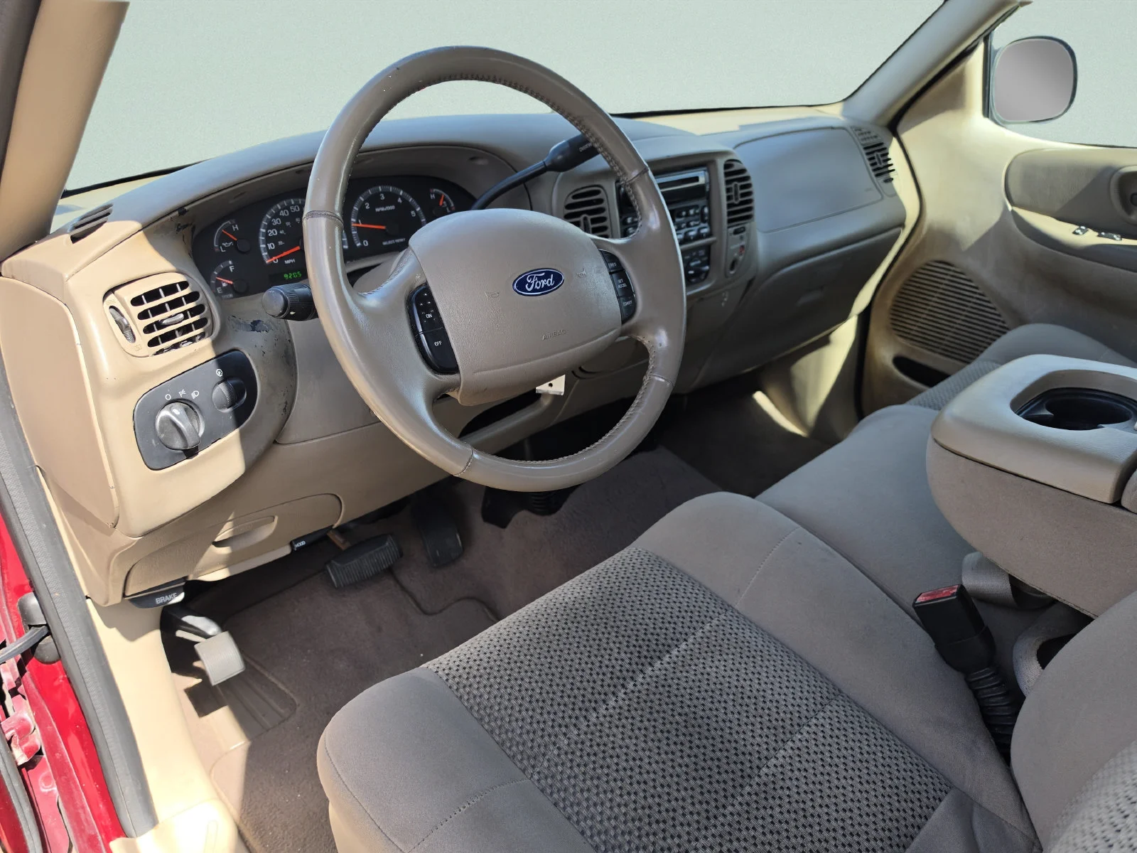 Used 2003 Red Ford  image 19
