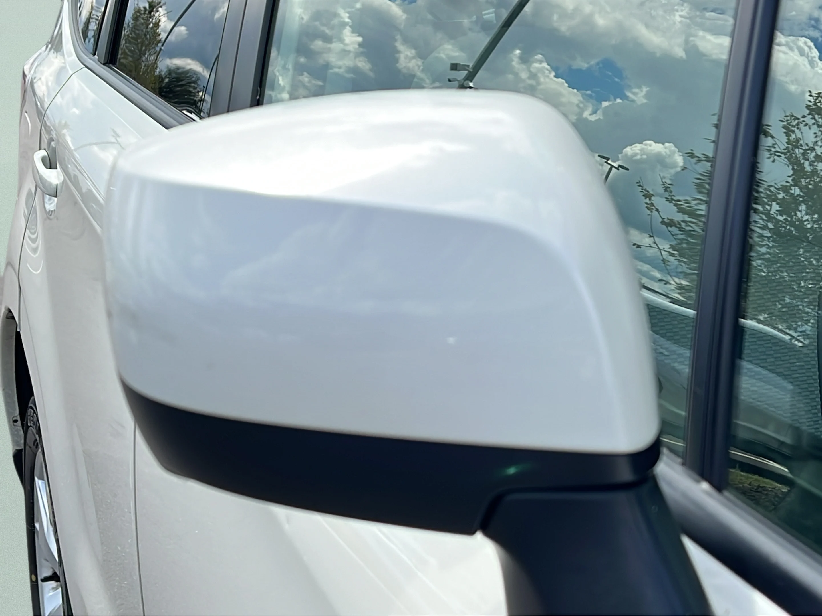 Used 2015 Satin White Pearl Subaru 2.5i Premium image 11