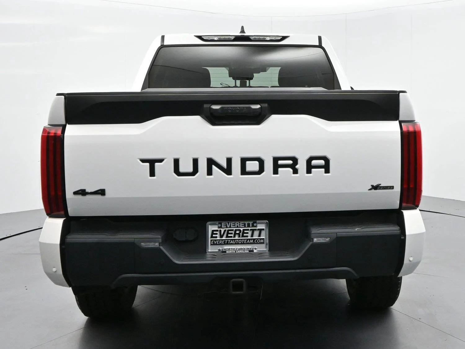 Used 2024 Ice Cap Toyota SR5 image 6