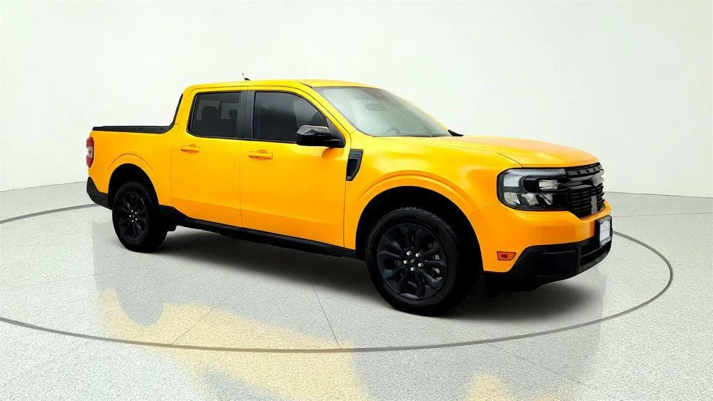 Used 2023 Cyber Orange Metallic Tricoat Ford LARIAT FWD SuperCrew w/ Black Appearance Pkg & Luxury Pkg image 3