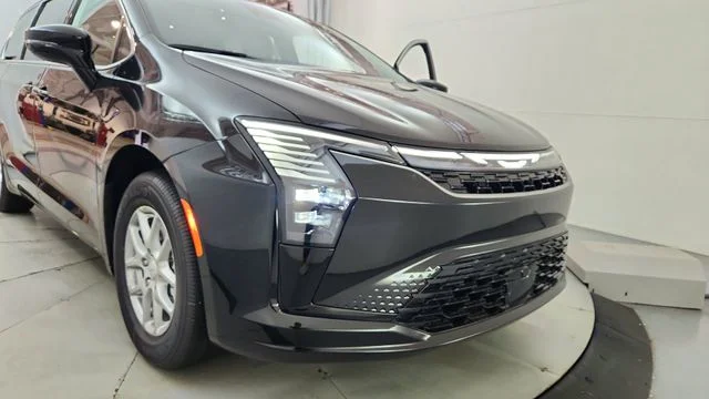 New 2027 Diamond Black Crystal Pearl-Coat Exterior Paint Chrysler Select image 16