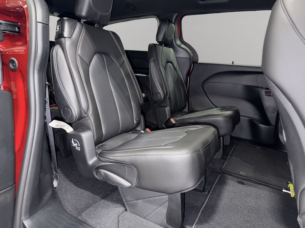 New 2026 Red Hot Pearl-Coat Exterior Paint Chrysler Select image 18