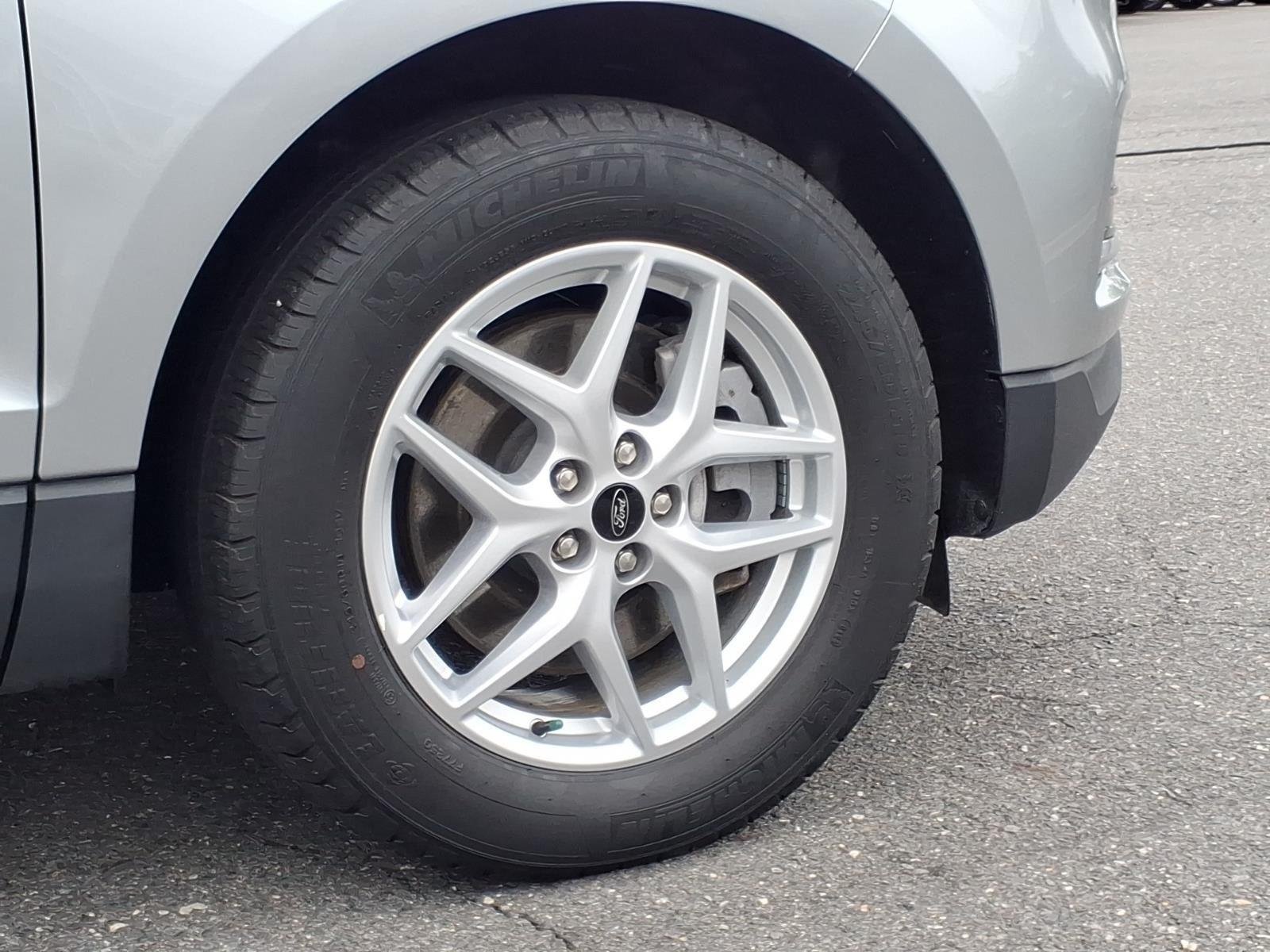 Used 2024  Ford SEL image 11