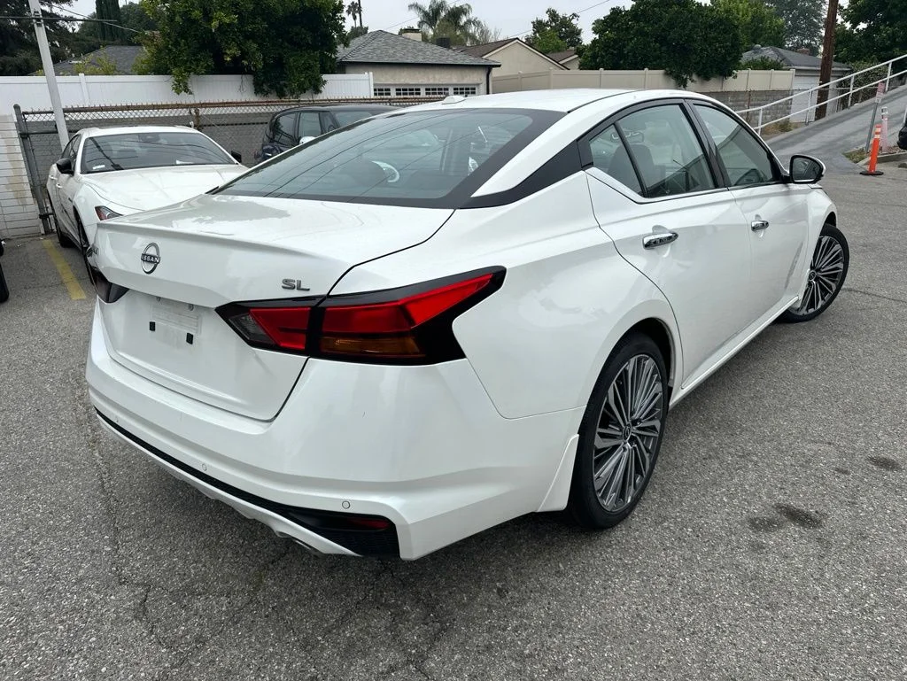 Used 2025 Pearl White TriCoat Nissan 2.5 SL image 4