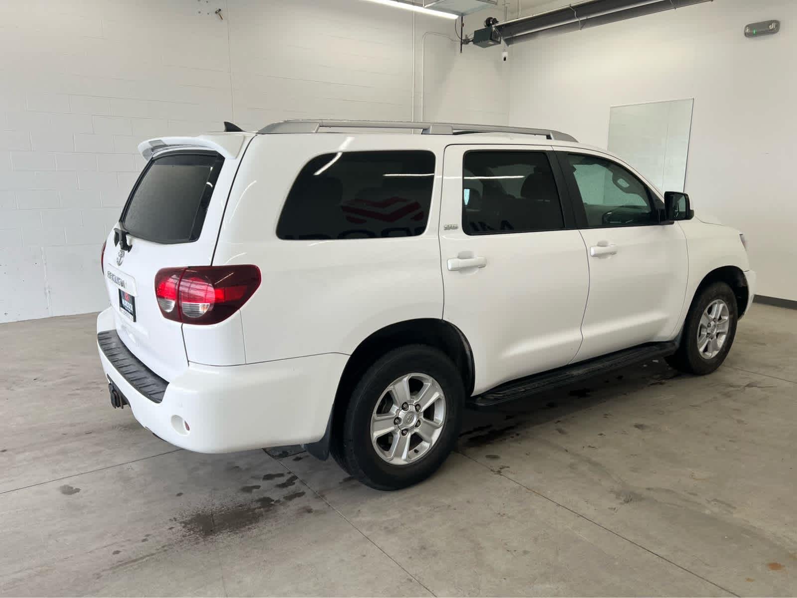 Used 2018 Super White Toyota SR5 image 4